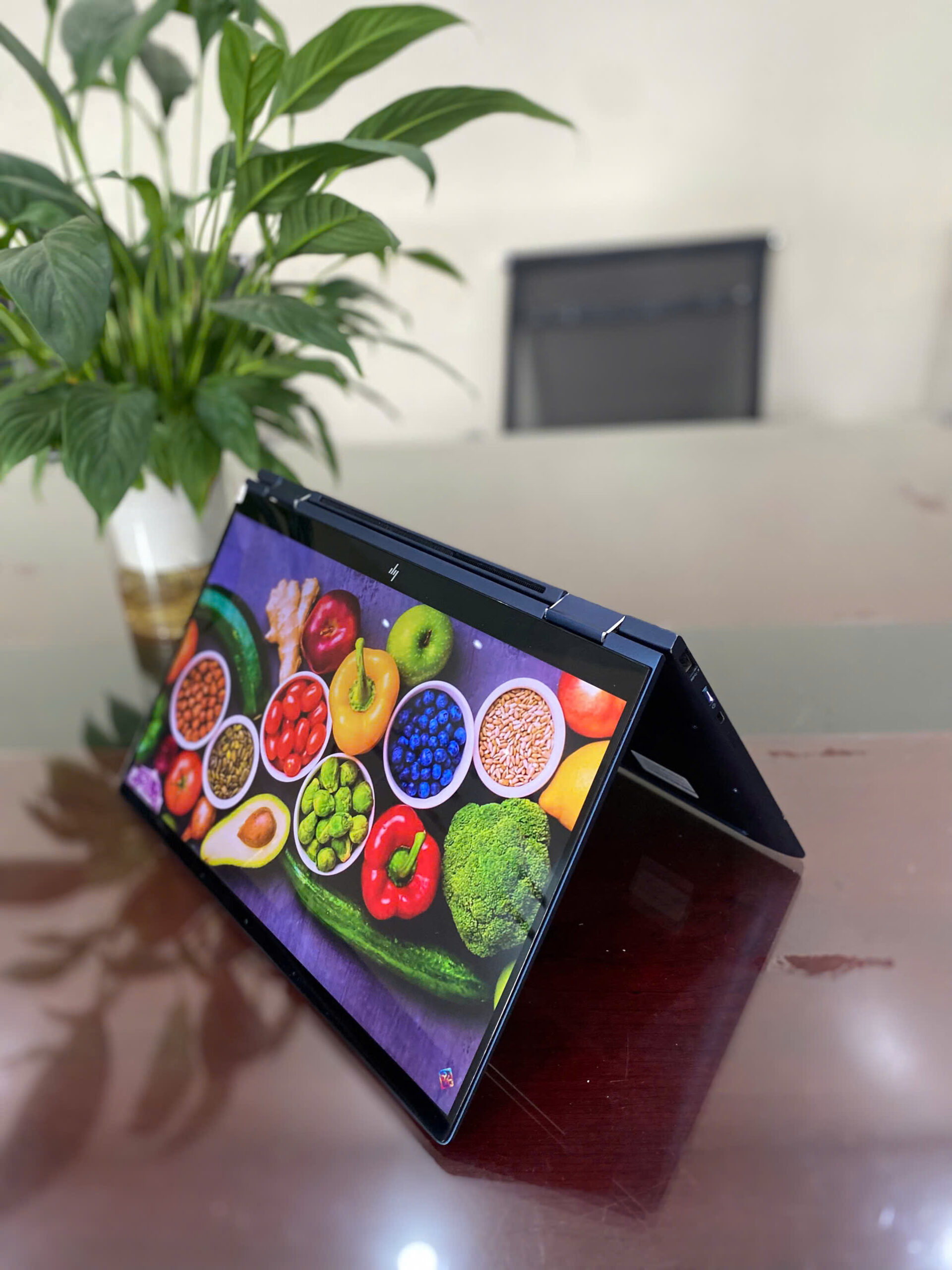 Hp elitebook Dragonfly core i3 -8250U | Ram 8Gb | SSD 256 Gb | Màn 13.3 ” inch FHD , xoay gập cảm ứng 2in1