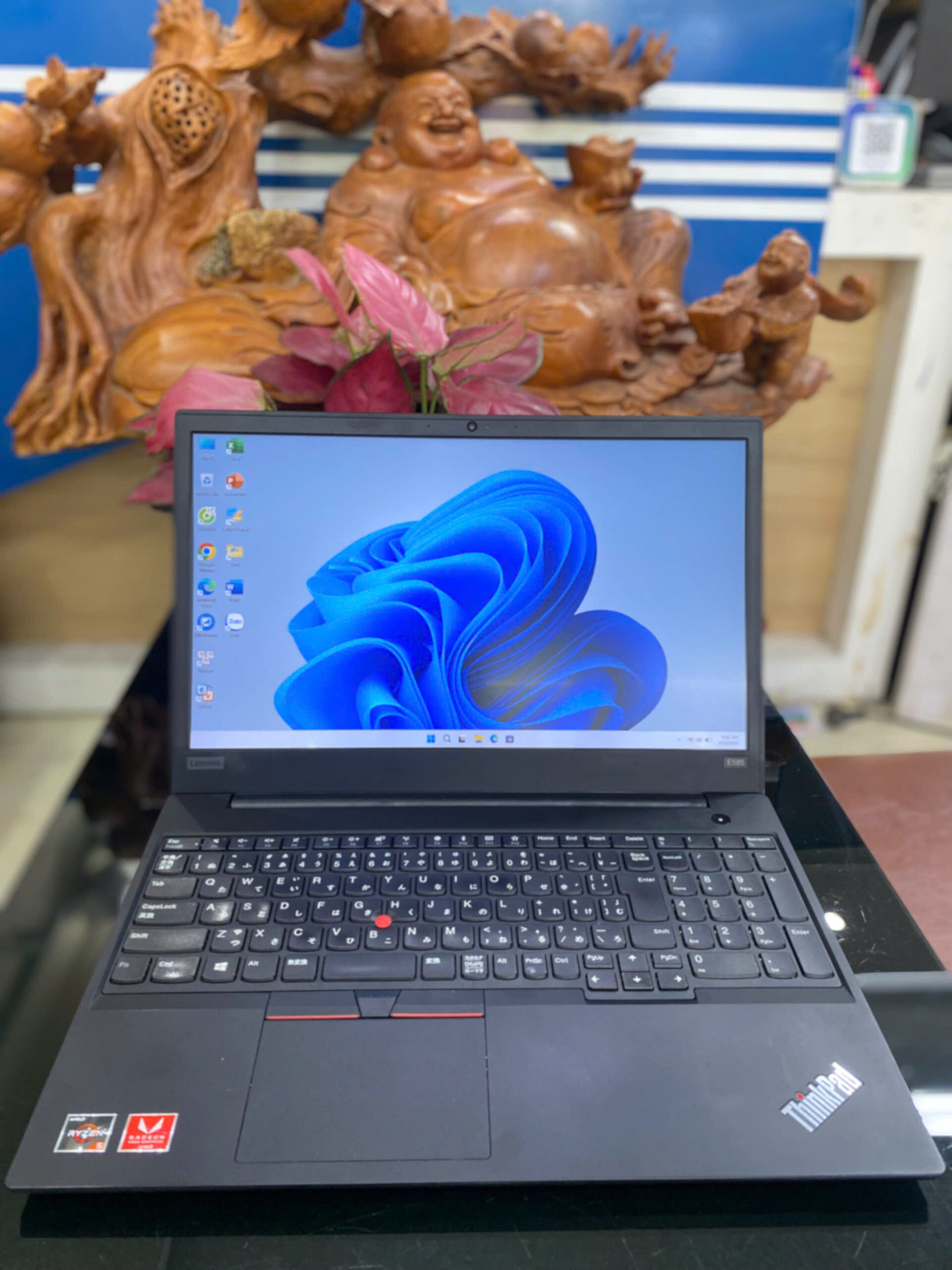 Lenovo Thinkpad E585 - AMD Ryzen 5-2500U/ RAM 8GB/ SSD 256GB Màn Hình 15.6 inch - Ảnh 3